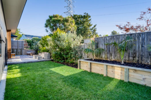 Relocating Vendor wants SOLD!