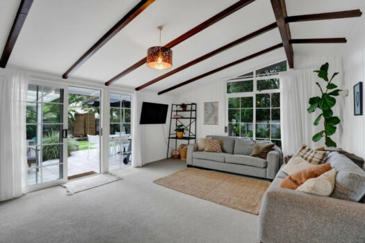 Sun-Soaked, Family-Ready!