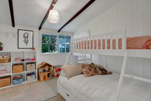 Sun-Soaked, Family-Ready!