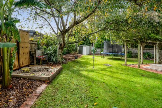 Sun-Soaked, Family-Ready!