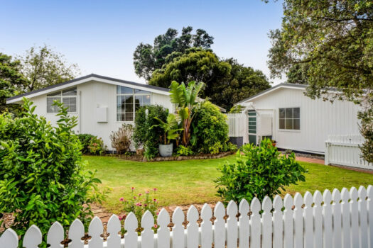 Sun-Soaked, Family-Ready!