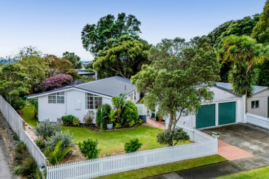 Sun-Soaked, Family-Ready!