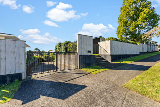 Sunny and Elevated in the Heart of Merrilands