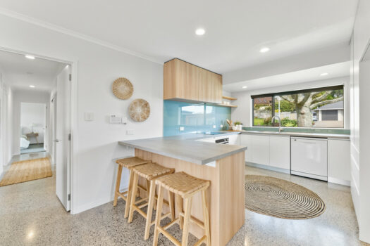 Vacant and Ready! Motivated Vendors!