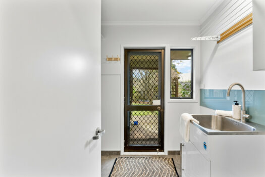 Vacant and Ready! Motivated Vendors!