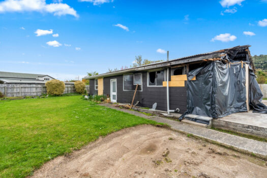 Huge Potential in the Heart of Fairy Springs – 809m² Section with Options to Rebuild or Redevelop