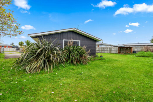 Huge Potential in the Heart of Fairy Springs – 809m² Section with Options to Rebuild or Redevelop