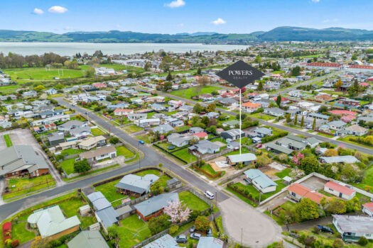 Huge Potential in the Heart of Fairy Springs – 809m² Section with Options to Rebuild or Redevelop