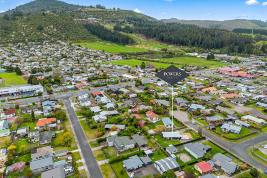 Huge Potential in the Heart of Fairy Springs – 809m² Section with Options to Rebuild or Redevelop