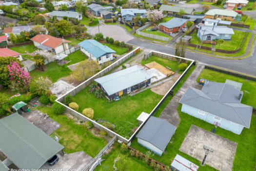 Huge Potential in the Heart of Fairy Springs – 809m² Section with Options to Rebuild or Redevelop