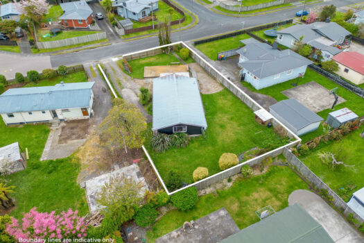 Huge Potential in the Heart of Fairy Springs – 809m² Section with Options to Rebuild or Redevelop