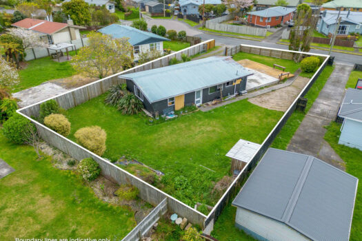 Huge Potential in the Heart of Fairy Springs – 809m² Section with Options to Rebuild or Redevelop