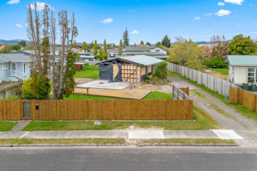 Huge Potential in the Heart of Fairy Springs – 809m² Section with Options to Rebuild or Redevelop