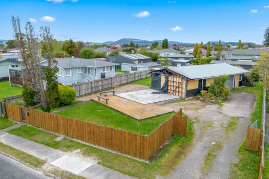 Huge Potential in the Heart of Fairy Springs – 809m² Section with Options to Rebuild or Redevelop