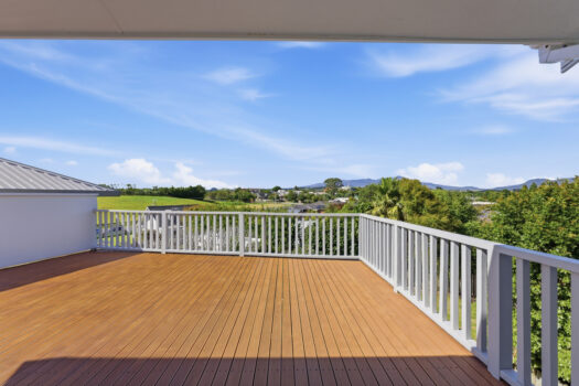 Where Sunshine, Space & Views Align