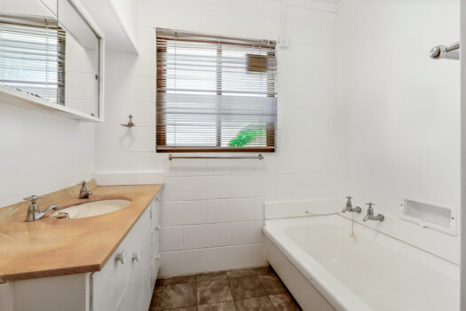 Affordable Living, Solid Central & No Body Corp