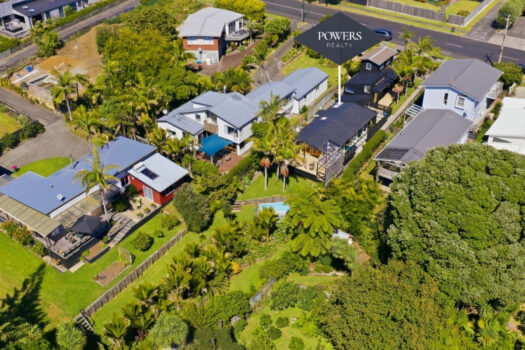 Vibrant Beach Retreat Nestled in Nature