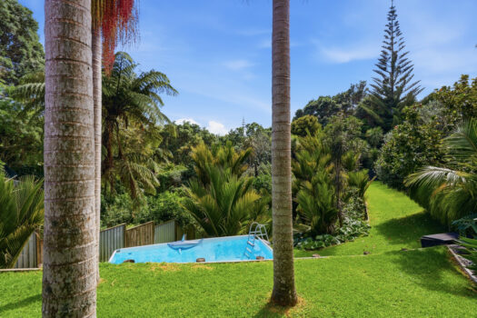 Vibrant Beach Retreat Nestled in Nature