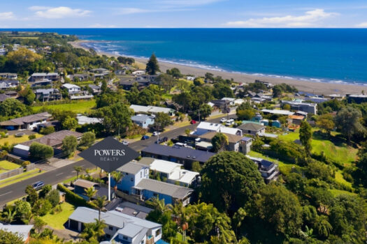 Vibrant Beach Retreat Nestled in Nature