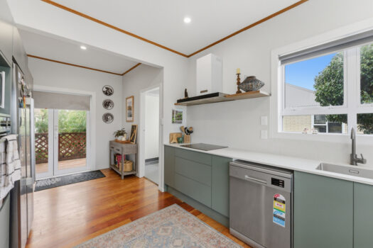 Classic Kiwi Living with a Front-Row Seat