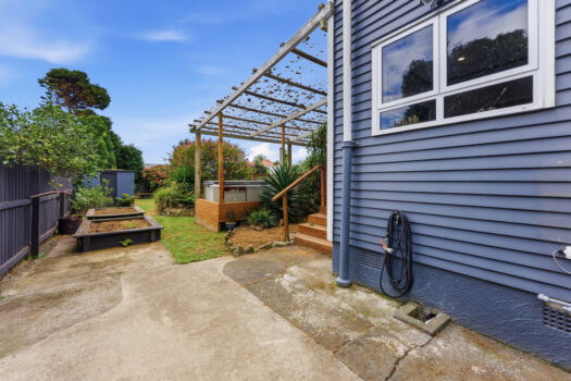 Classic Kiwi Living with a Front-Row Seat