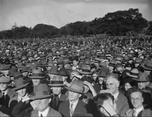Crowd in the Domain listening to Communist Party speaker c1934 by Sam Hood