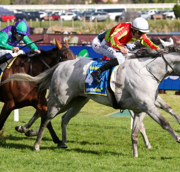 Kingswood Conquers Caulfield Cup 2026 in $26 Boilover