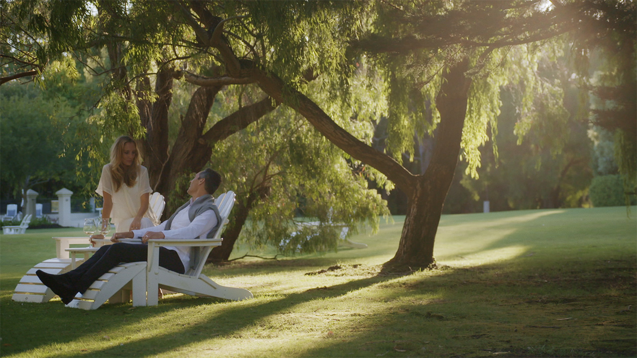 Couple_reclining_on_lawn_Cape_Lodge