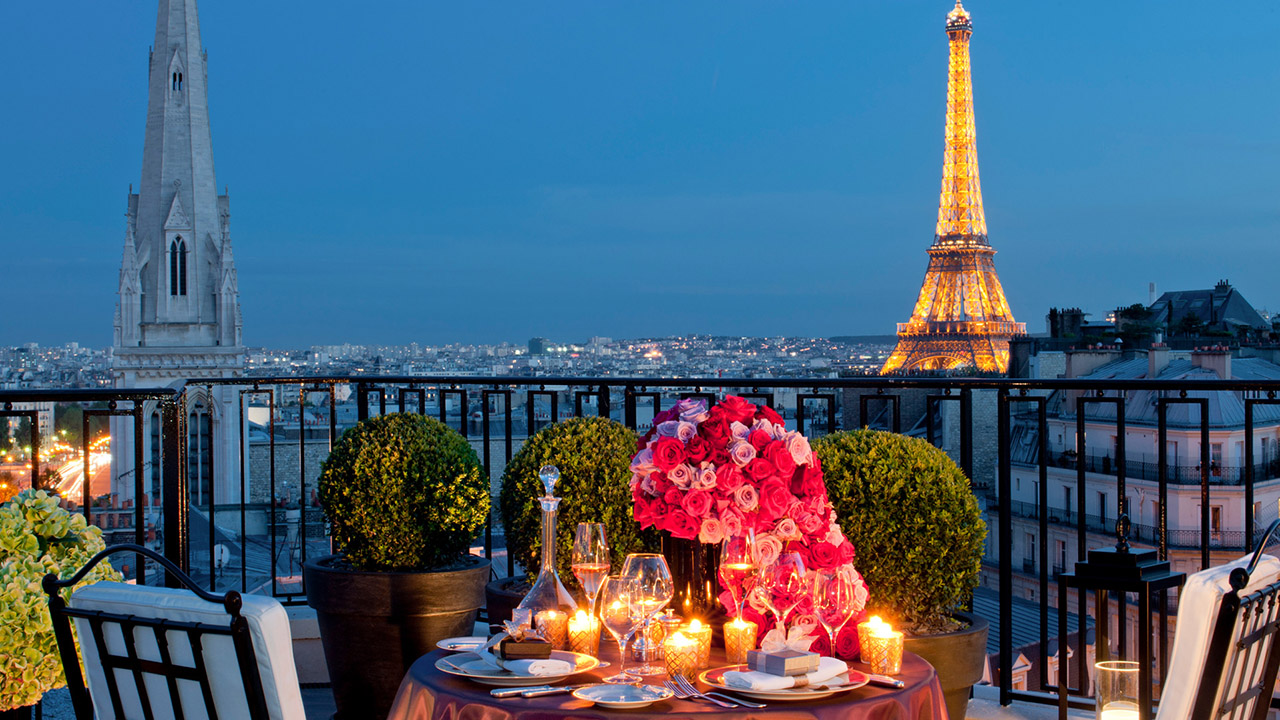 four-seasons-hotel-george-v-paris-penthouse-view-credit-four-seasons