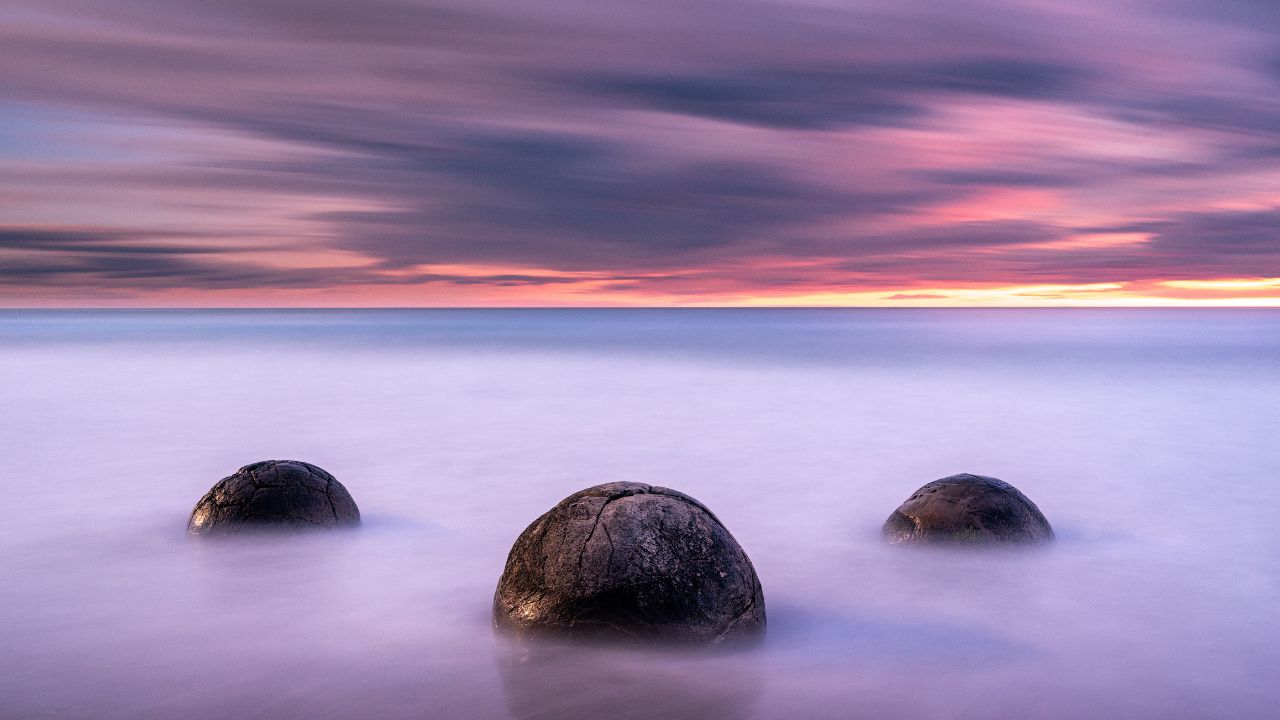 highcliff-boulder-beach-dunedin-new-zealand-credit-unsplash-boris-baldinger