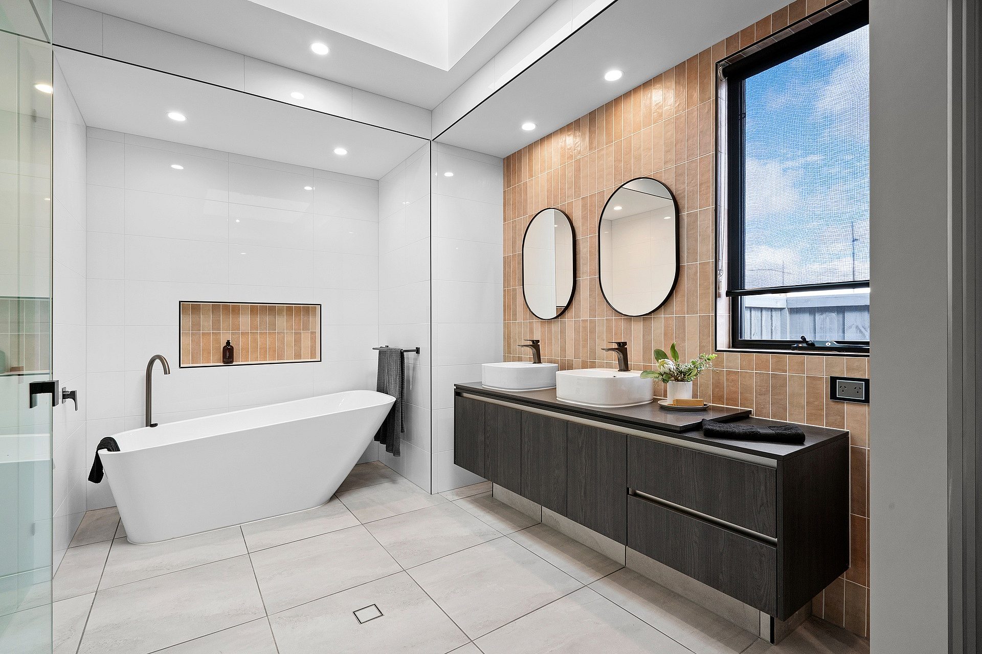Master Ensuite The Denver Aintree