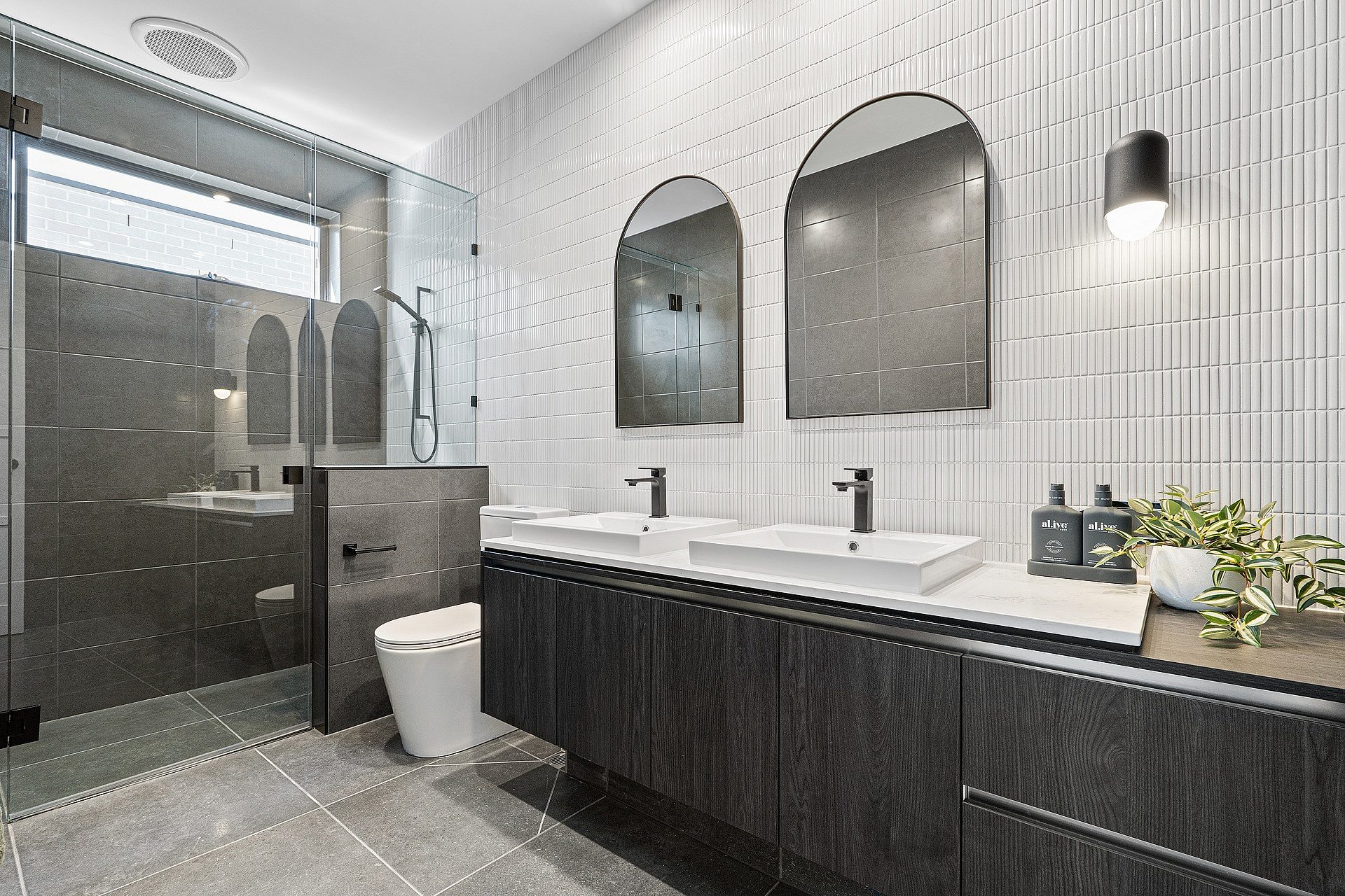 12 Gumnut Gr Donnybrook Bathroom1