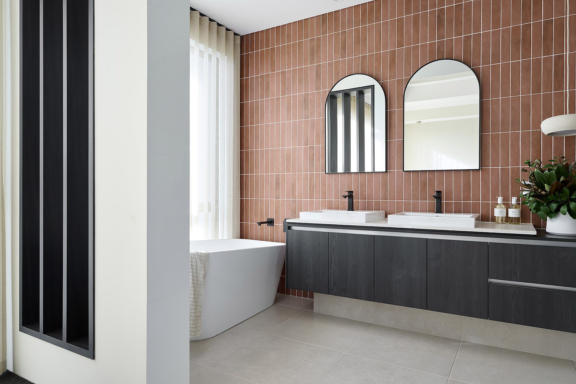 Ensuite Bathtub Cleveland Home Group