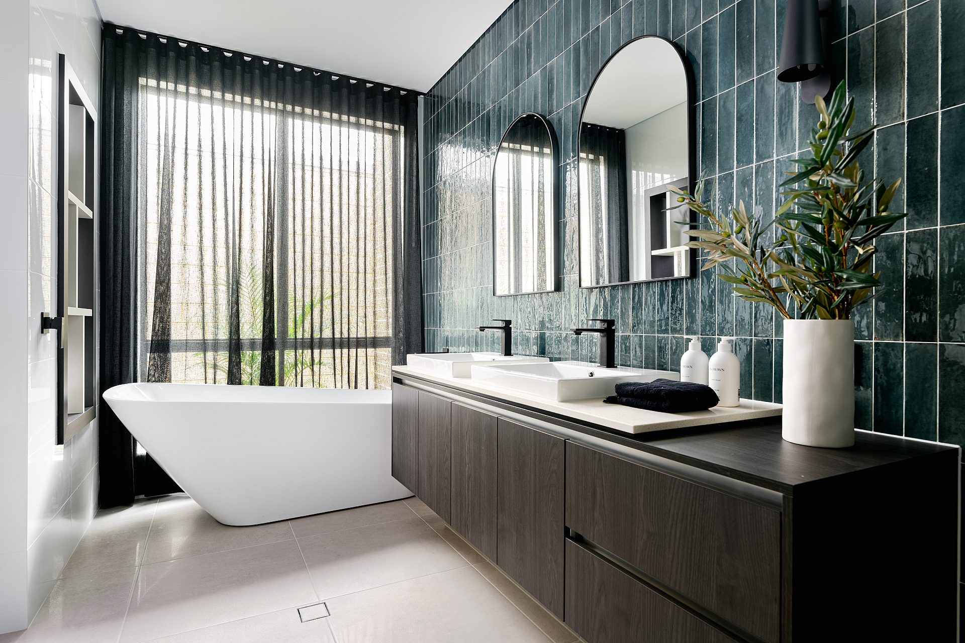 Ensuite Fairview Home Group 2