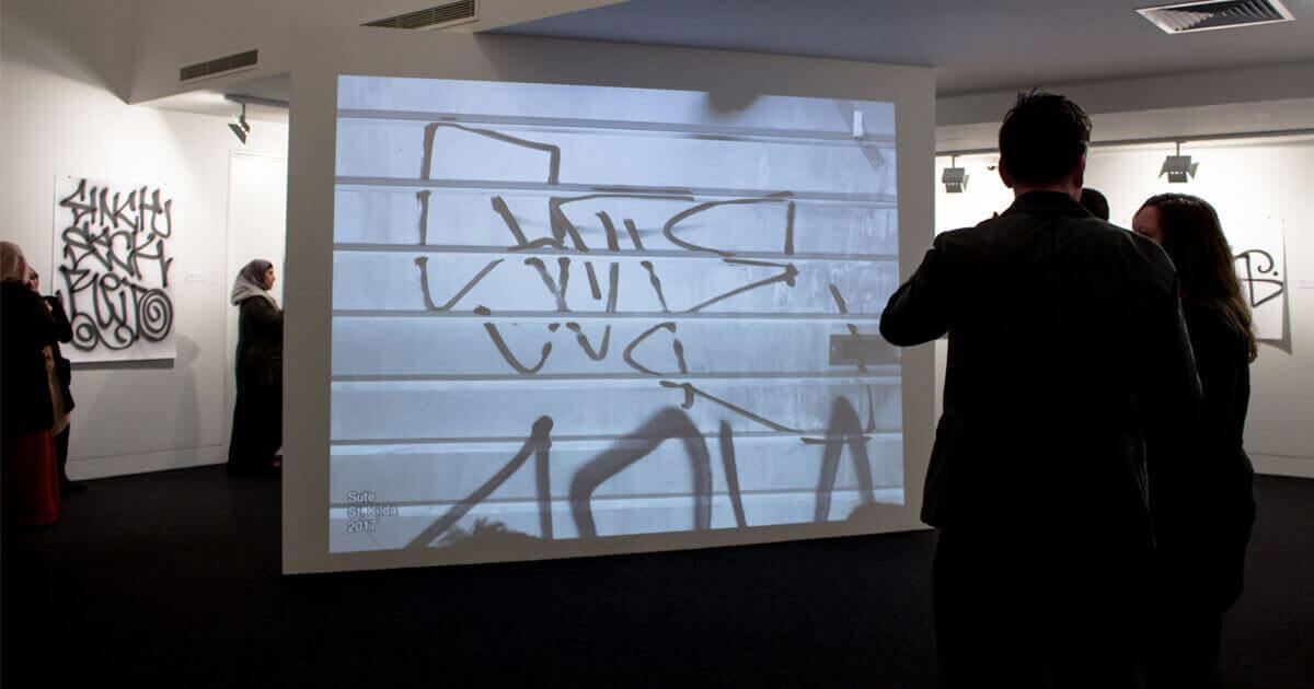 Between Inscription and Gesture