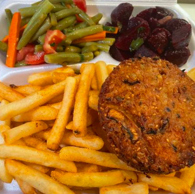 https://s3.ap-southeast-2.amazonaws.com/images.kravein.com.au/static-website-images/veggie-patty-chips-and-salad-20250216_093726.png