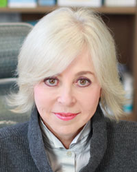 Dr Christine Riordan
