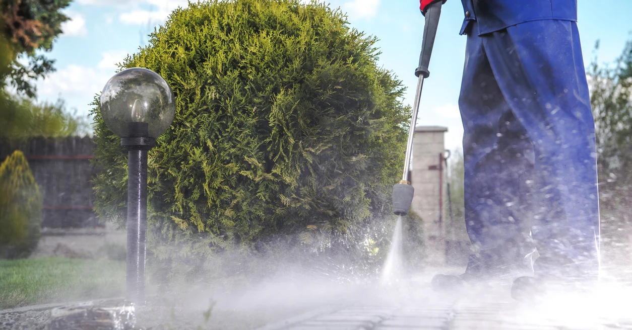 cold vs hot water pressure washing blog by Kleenit
