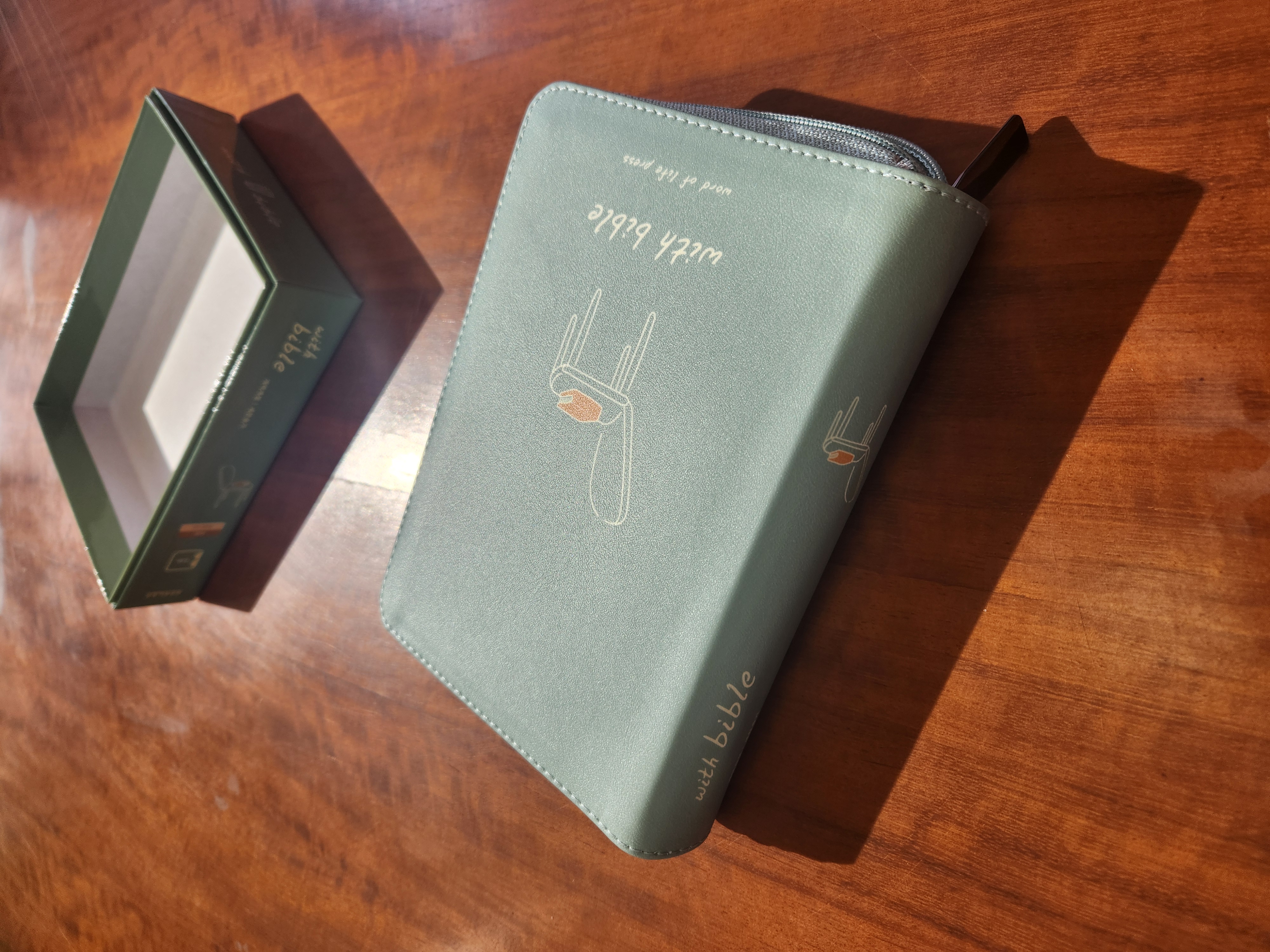 with bible 성경책