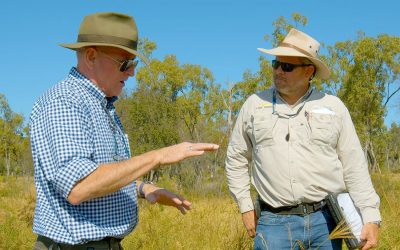 MIPs steering committee chairman Bob Speirs (left) chats with NQ Dry Tropics field officer Dan Hazelman.