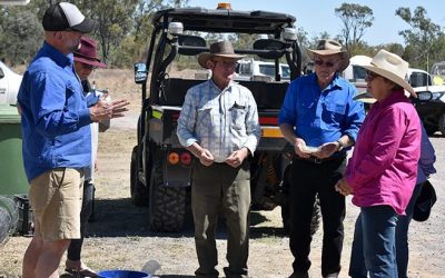 David Hardwick talks about how the Rapid Assessment of Soil Health (RASH) approach assesses key indicators relevant to grazing systems in the BBB - ground cover condition, water infiltration, aggregate strength, soil organisms and pH. Pictured with him, from left, Leanne Groocock, Stan Fordham, Gary Sloan and Isabel Sloan.