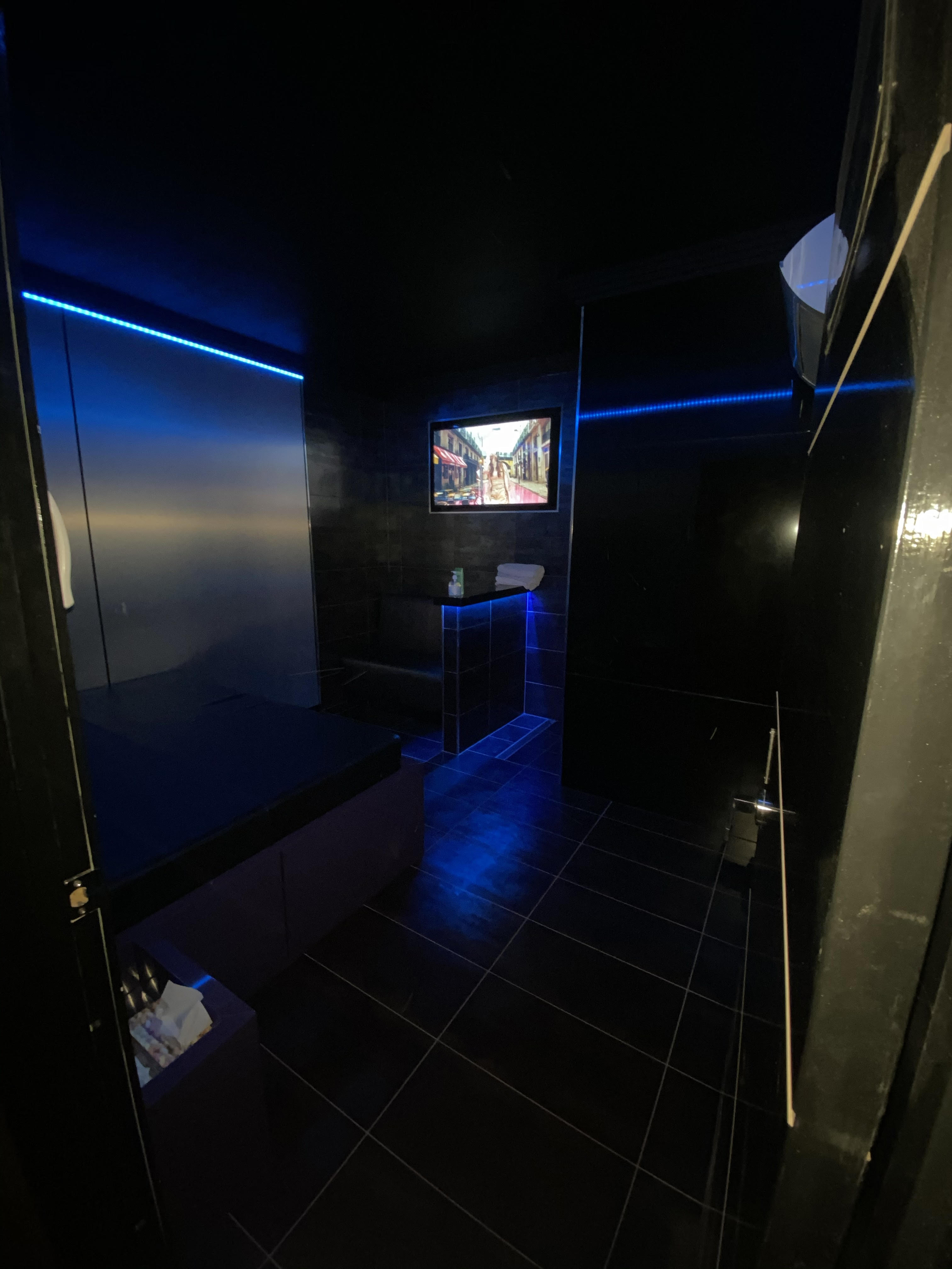 CENTREFOLDS XXX in 727 Drome St East Albury 2640 NSW | 14 Photos & 4  Reviews | Localsearch