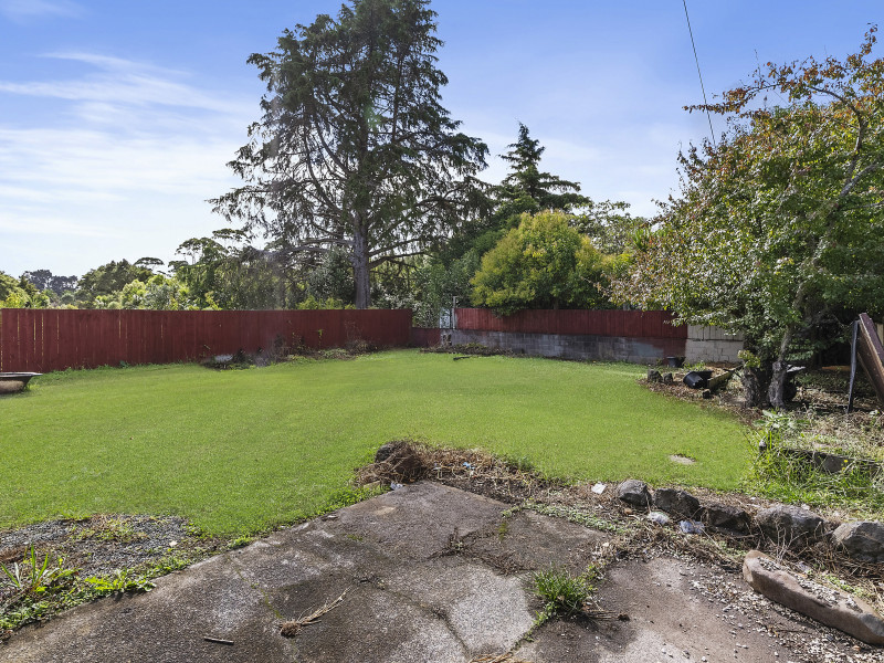 Open yard with 3.5m wide drive way access