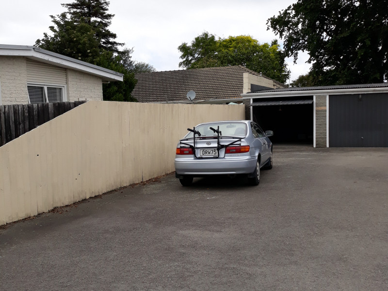 Driveway - car, caravan, bus, motorhome