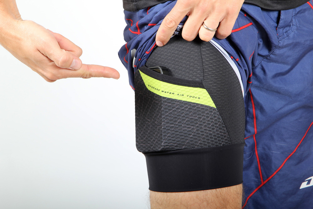 There are pockets on both thighs. Because these pockets are tight-fitting and hold the contents close against your legs, they don't flap around or feel awkward when you're pedalling. 