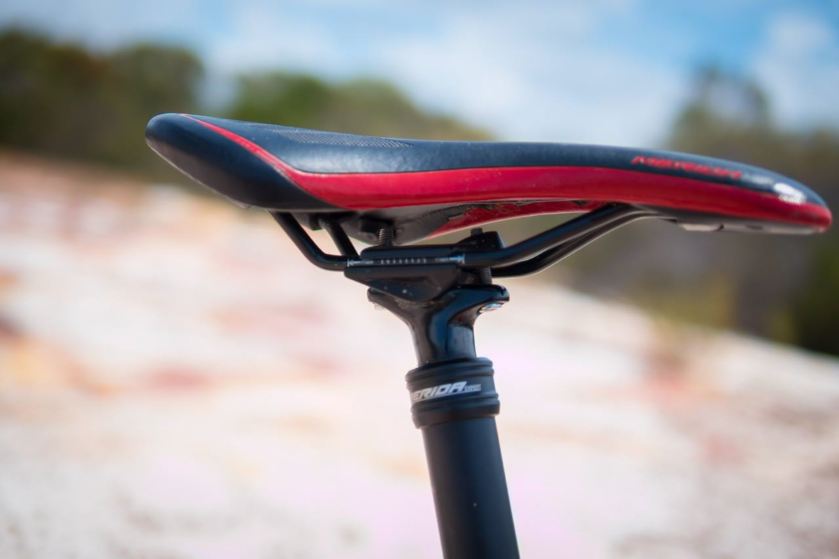 The Merida branded dropper post didn't miss a beat throughout testing.