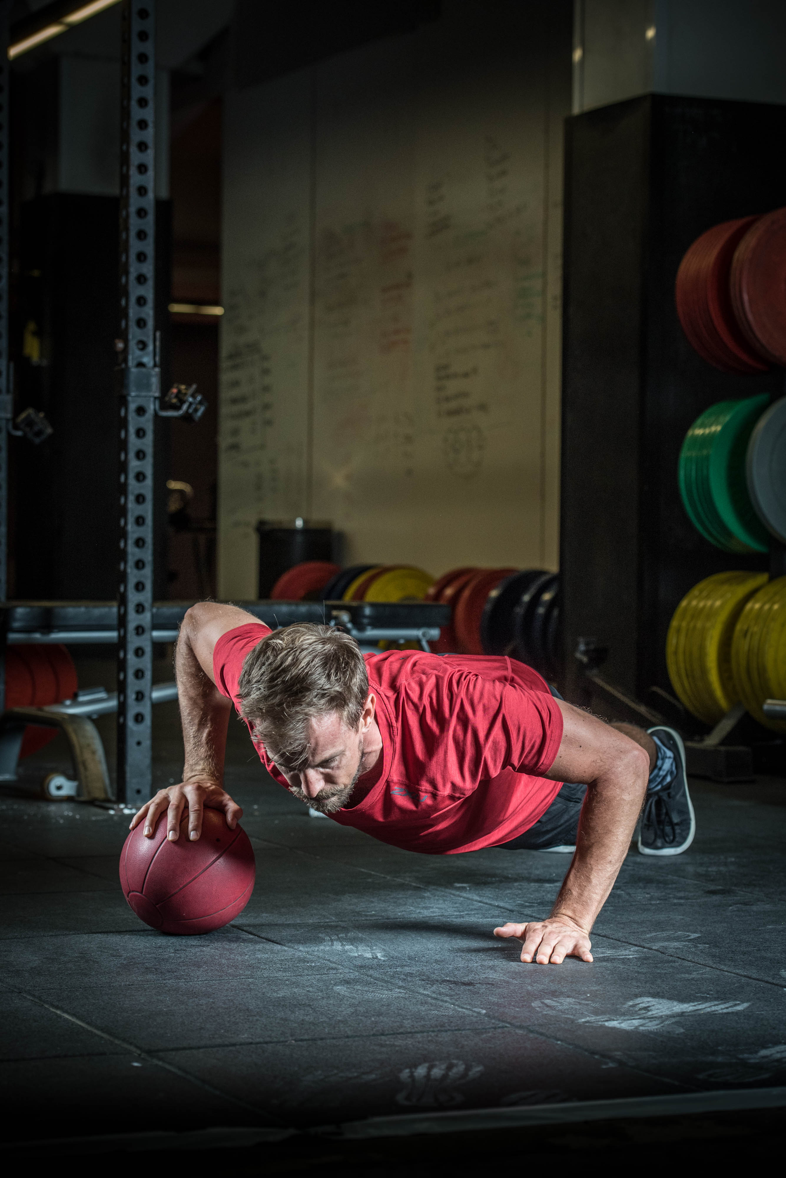 One handed ball push up