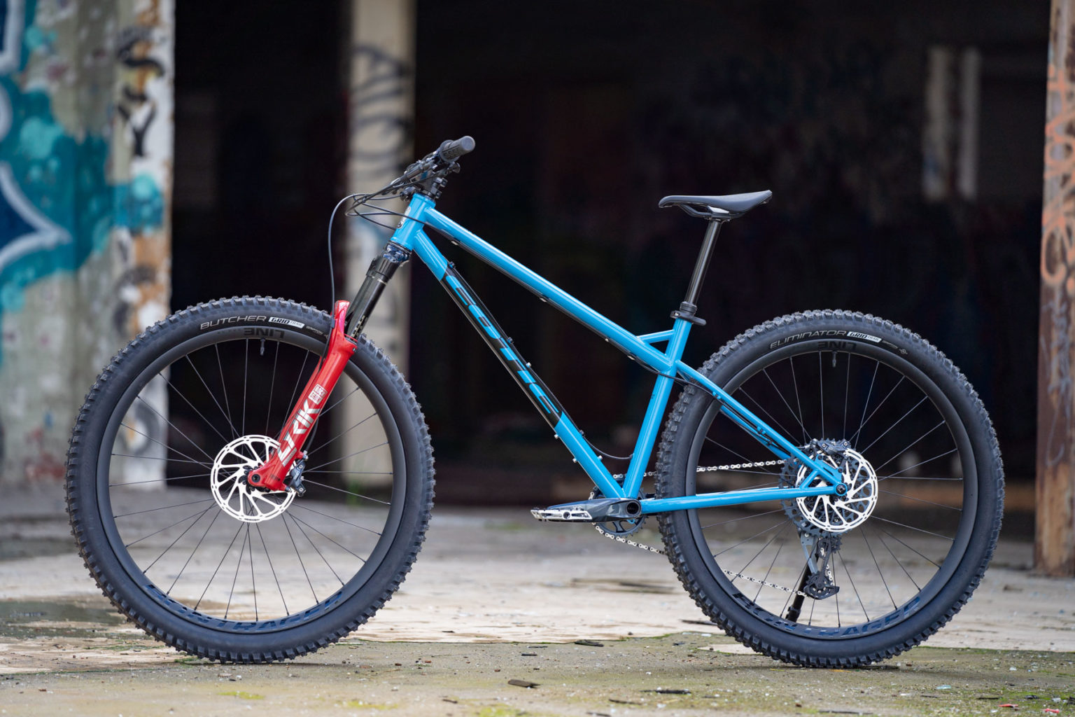 Flow's Fresh Produce 239 Chain Lube, A Sleek Worktsand & Big Forks