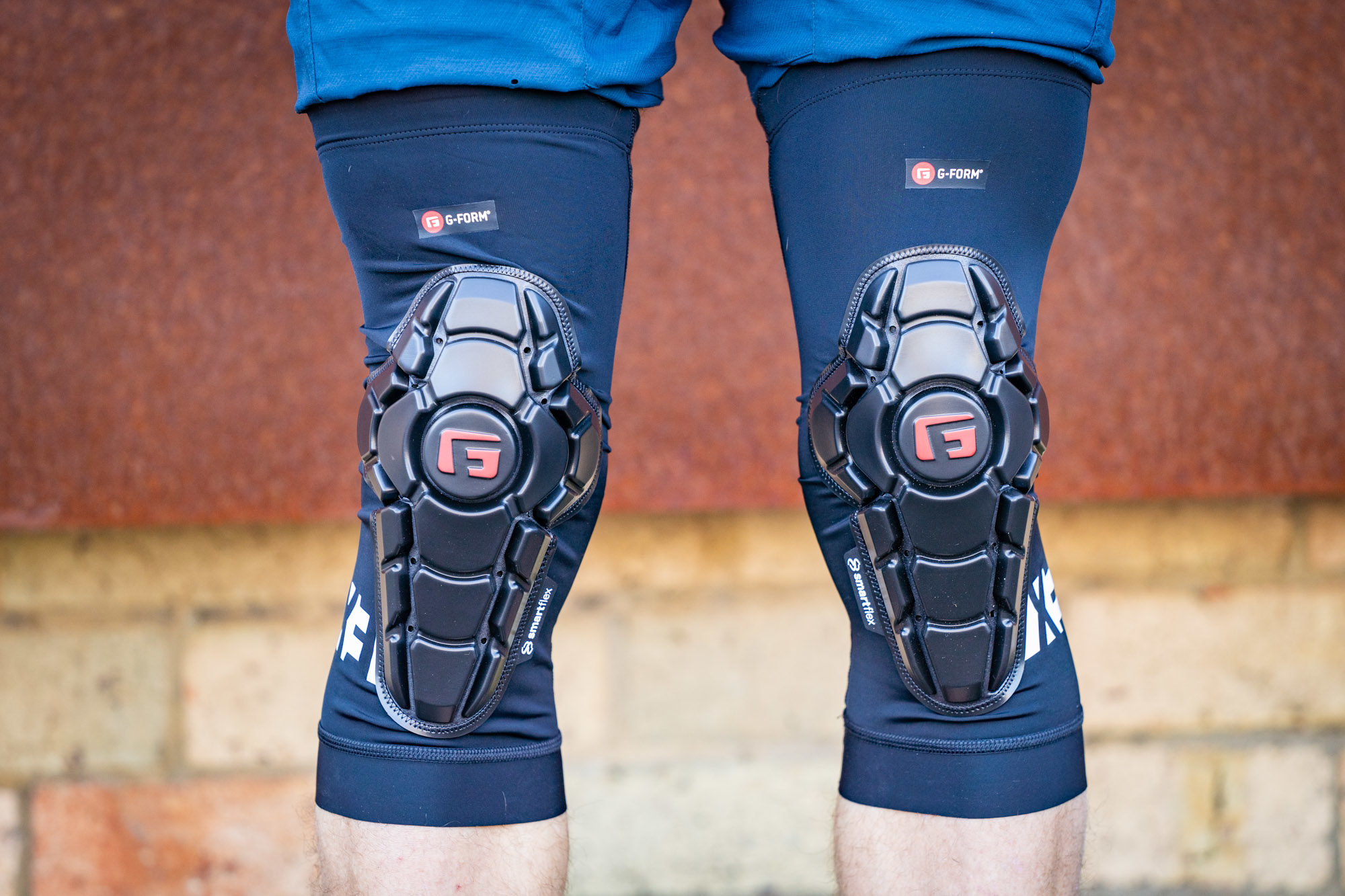 Flow's Fresh Produce POC trail kit, Exposure lights & GForm knee pads