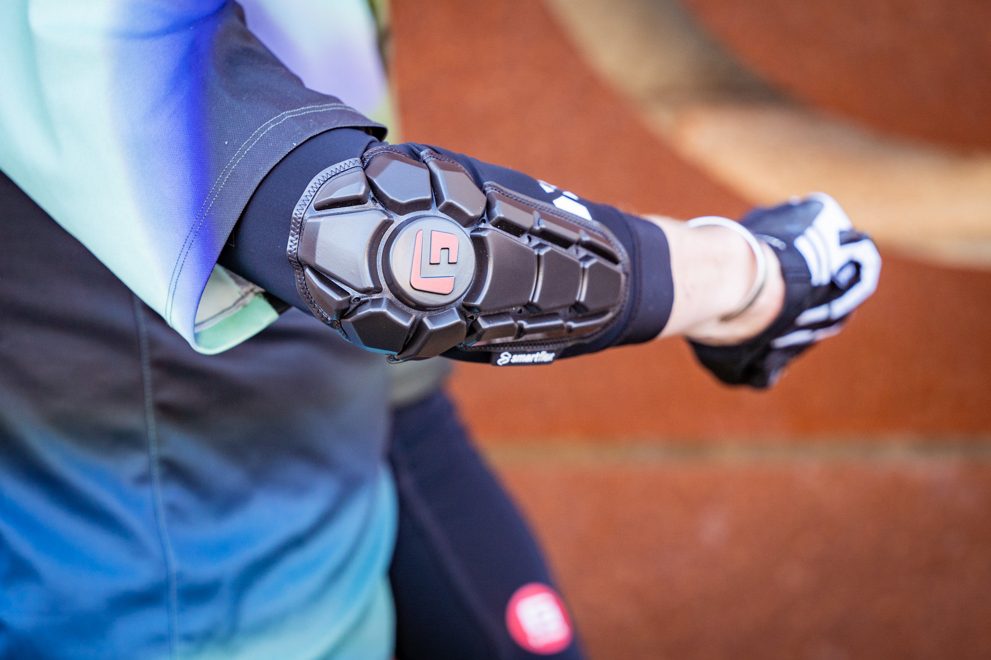 Flow's Fresh Produce POC trail kit, Exposure lights & GForm knee pads